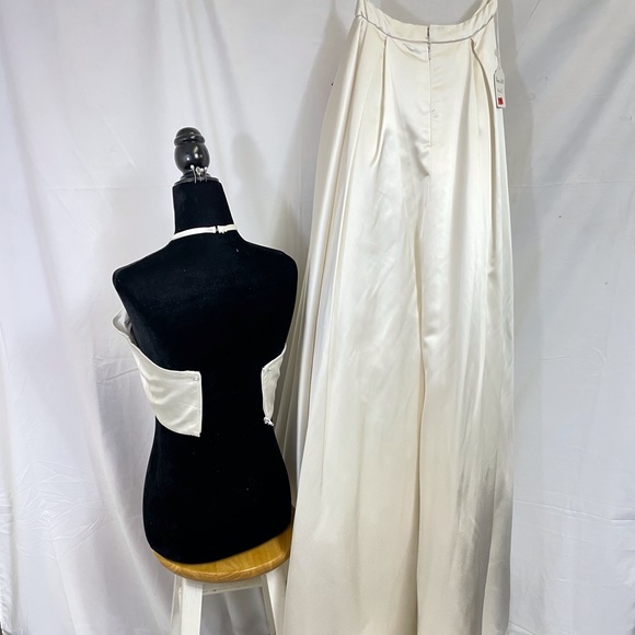 Sherri Hill 2 piece white with embroidered flowers along pockets - Picture 2 of 4